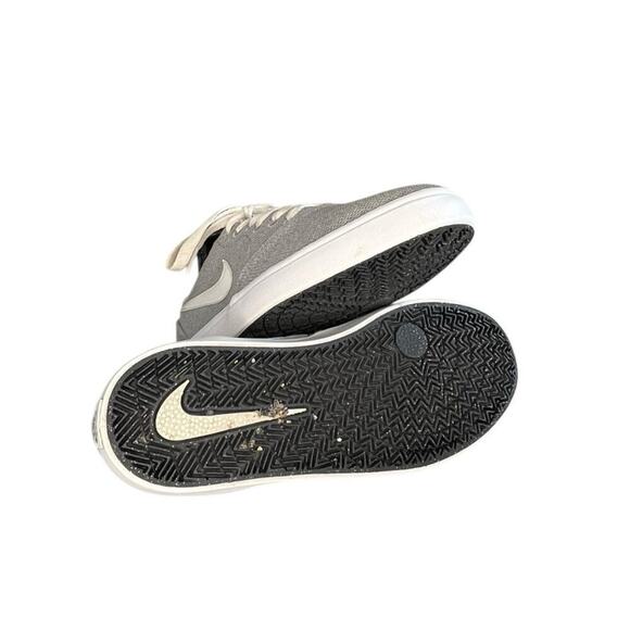 Womens Nike SB Check Solarsoft Low Skate Shoes Size 8.5 Gray White - Picture 5 of 6